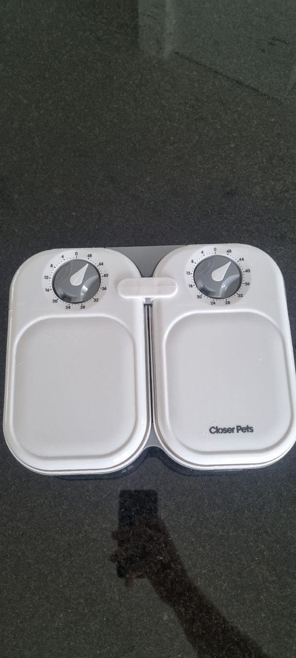 Futter: Futterautomat Closer Pets 2-fach Timer  – Gebraucht aus Hunzenschwil von niicoo