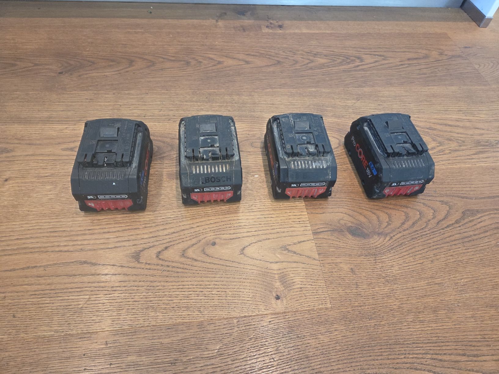 Bosch Caricatori & Batterie: 4 Bosch Akkus ProCORE 18V 8.0Ah  – Difettoso da Schaffhausen venduto da Gogologo 1