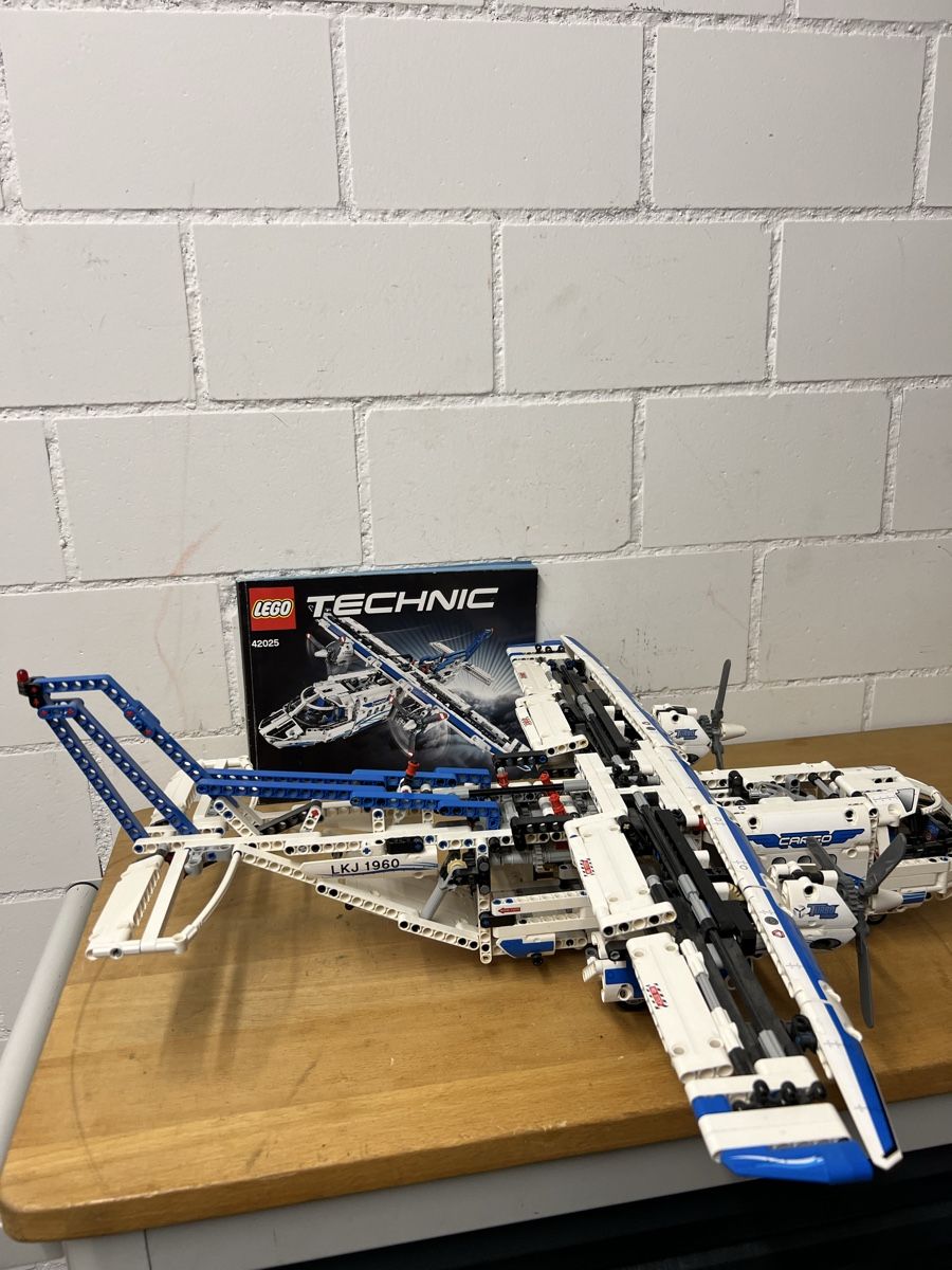 Lego Kit di costruzioni: LEGO Technic 42025 Frachtflugzeug  – Usato da Holziken venduto da 181281 4