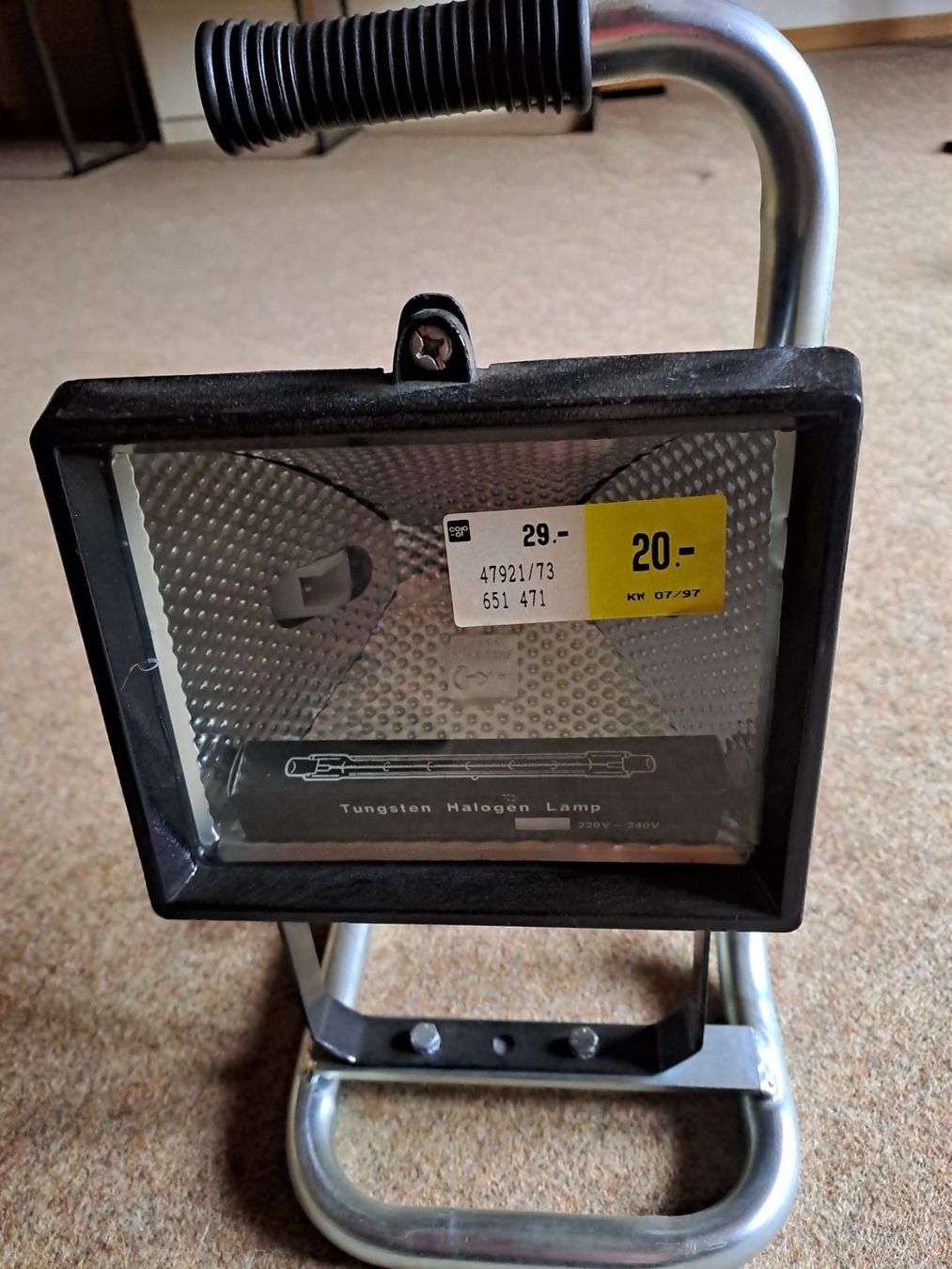 Lampade: Halogenstrahler Baustrahler Tungsten Halogen Lampe 230V, neu – Nuovo (secondo la descrizione) da Wängi venduto da Raettli10
