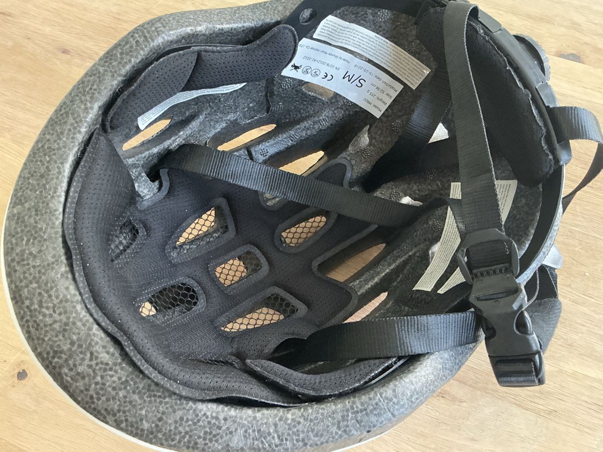 Caschi: Velohelm Kinder Leopard S/M gebraucht 50 – Usato da Hedingen venduto da Juniswiss 2