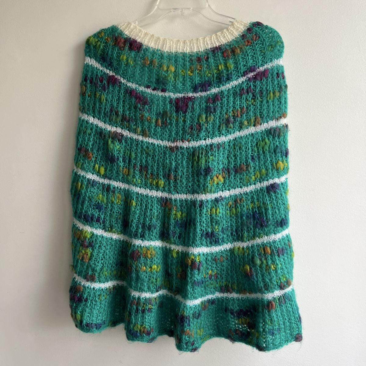 Altro in Moda donna: Unique Knitted Poncho, Green, Striped, One Size - Handmade – Usato da Genève venduto da Kookiek 6