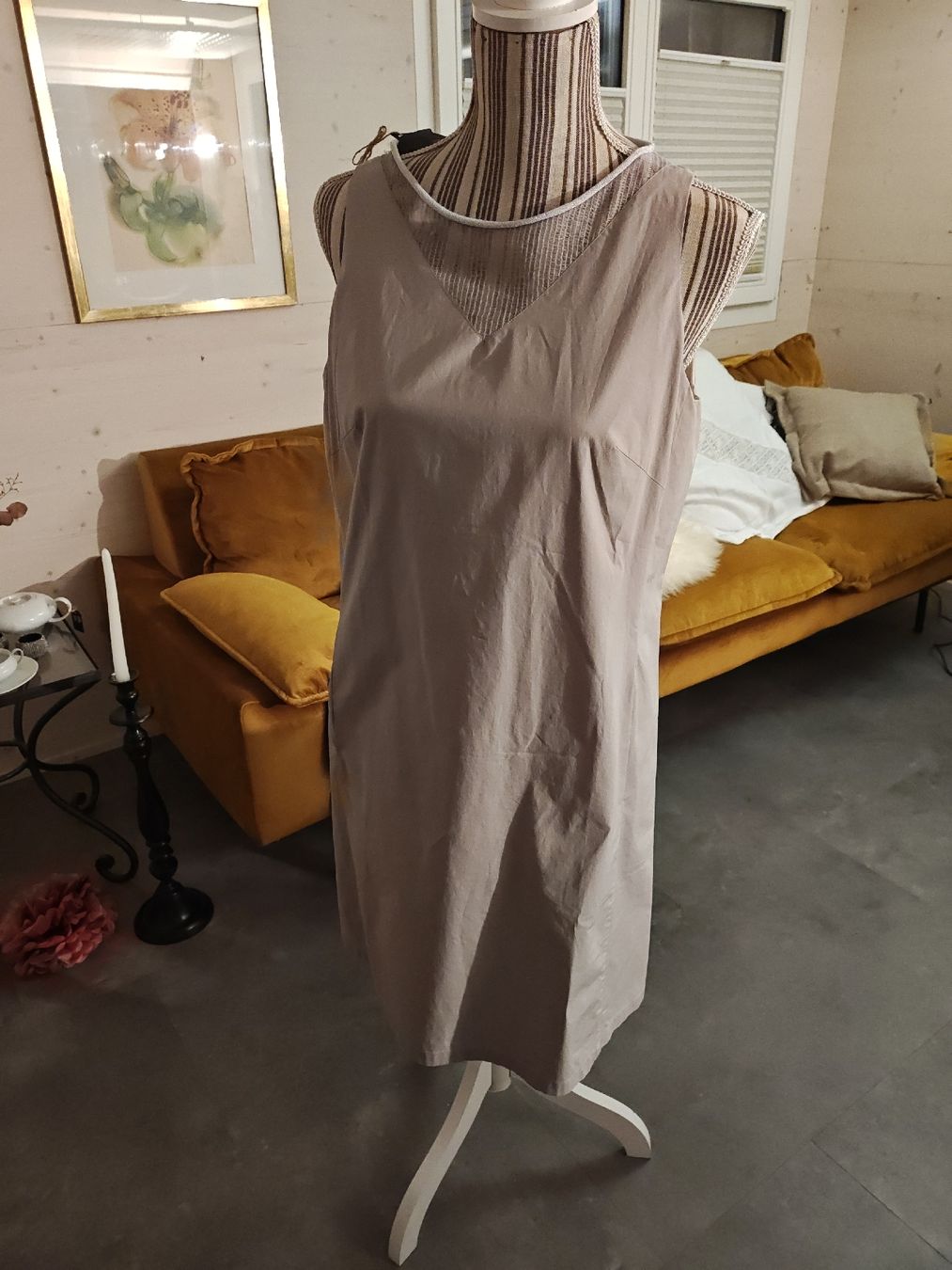 Kleider: Ärmelloses Kleid grau mit Mesh-Einsatz  – Gebraucht aus Feldbach von Lizze