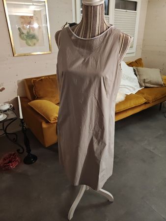 Ärmelloses Kleid grau mit Mesh-Einsatz 