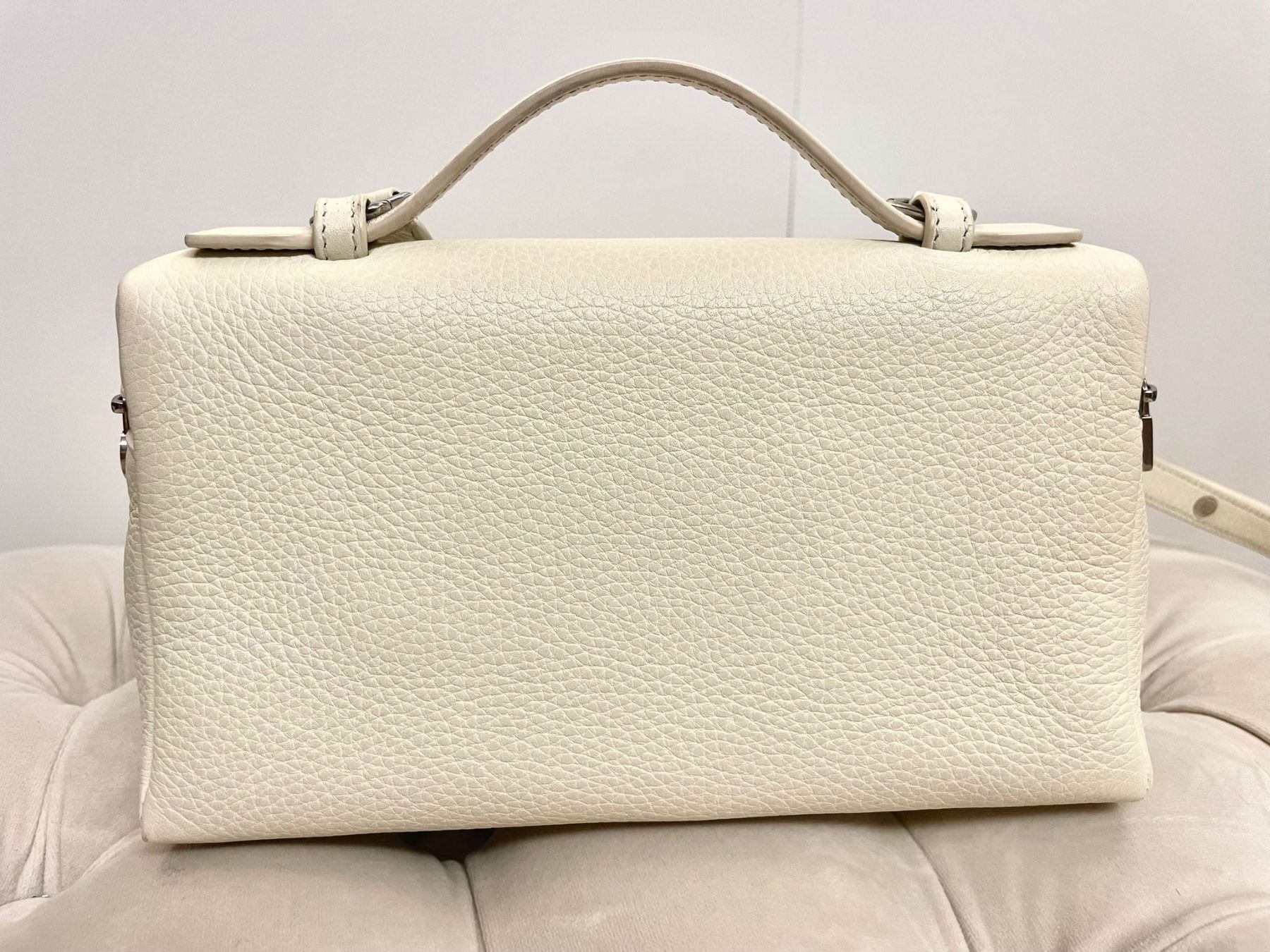 Loro Piana Borse da donna: Loro Piana L19 Extra Pocket Tasche – Nuovo (secondo la descrizione) da Zürich venduto da Falconking 9