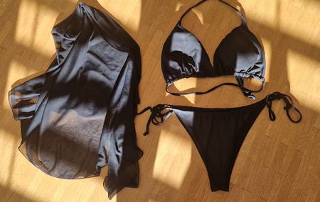Maillot de bain noir avec paréo taille M