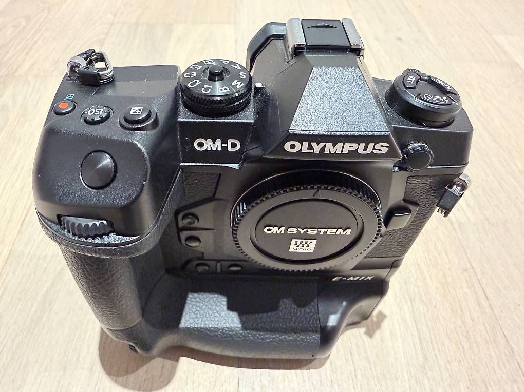 Olympus Fotocamera: Olympus OM-D-E M1X MFT Profi Kamera - nur Body – Usato da Winkel venduto da danbischof 3