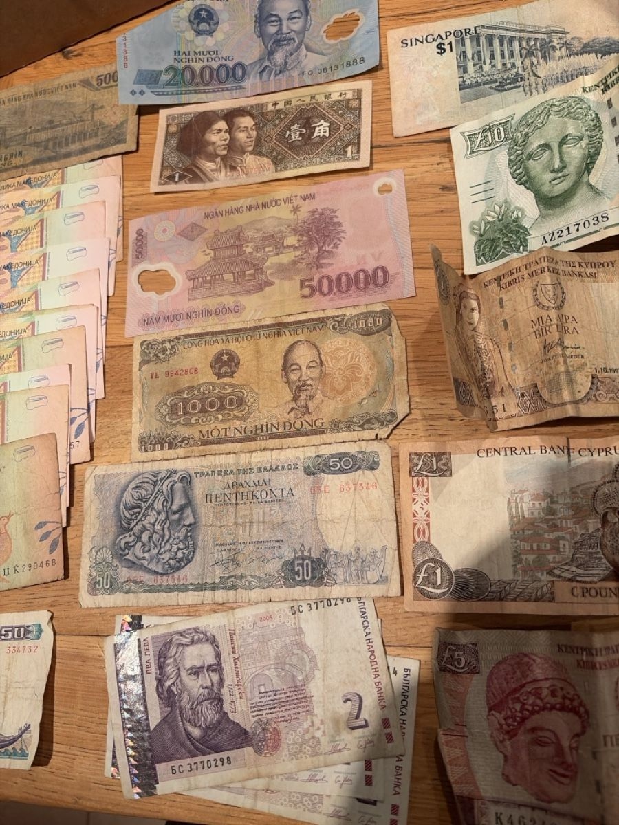 Billets de banque: Billet de banque divers pays  – D'occasion à Echallens par JAR69 2
