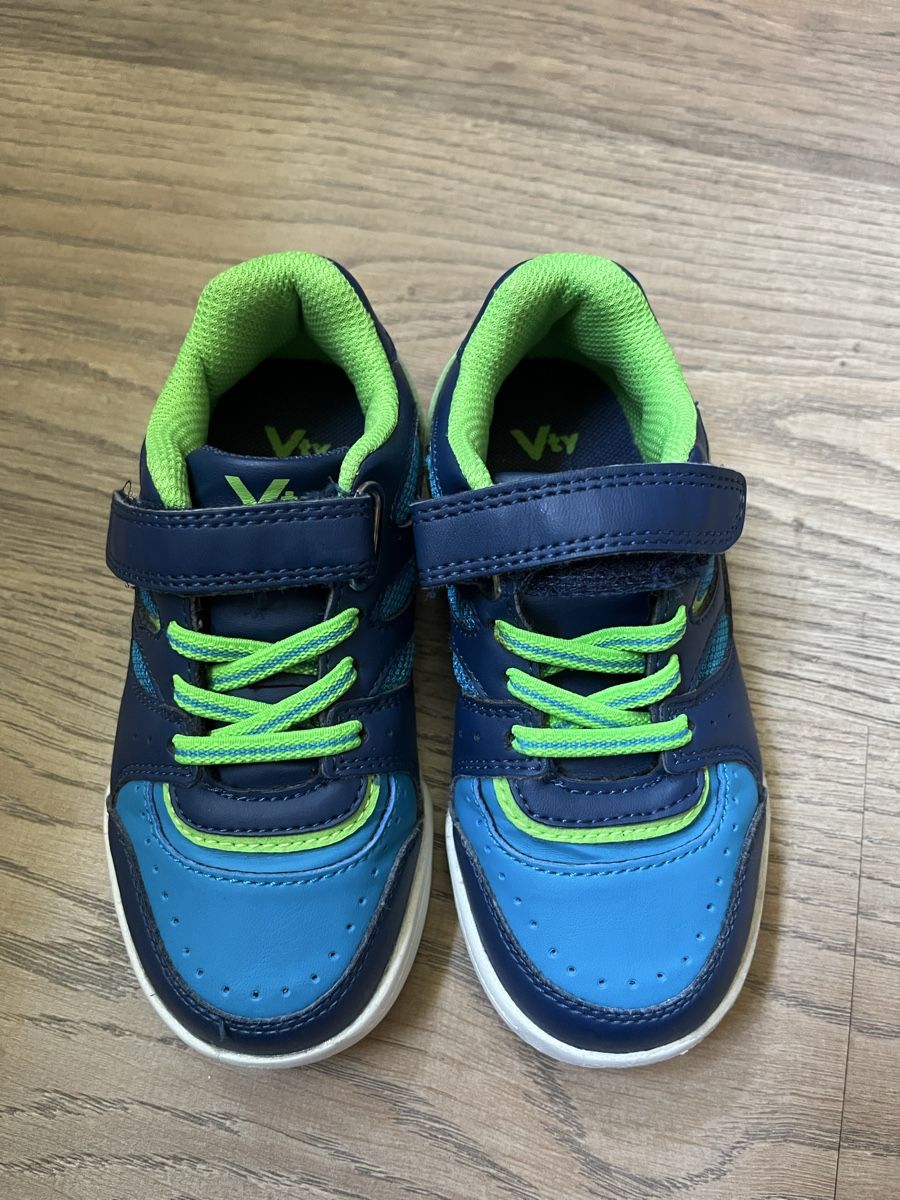 Chaussures garçon: Kinder Turnschuhe – D'occasion à Fischingen par nat_9qn7