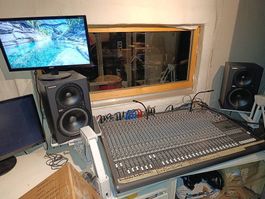 MACKIE 32-4-2  Console de mixage analogique professionnelle