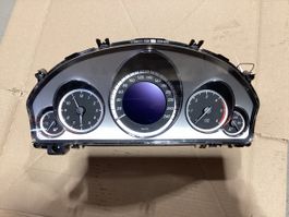 Tacho zu Mercedes-Benz E-Klasse E 250 CDI