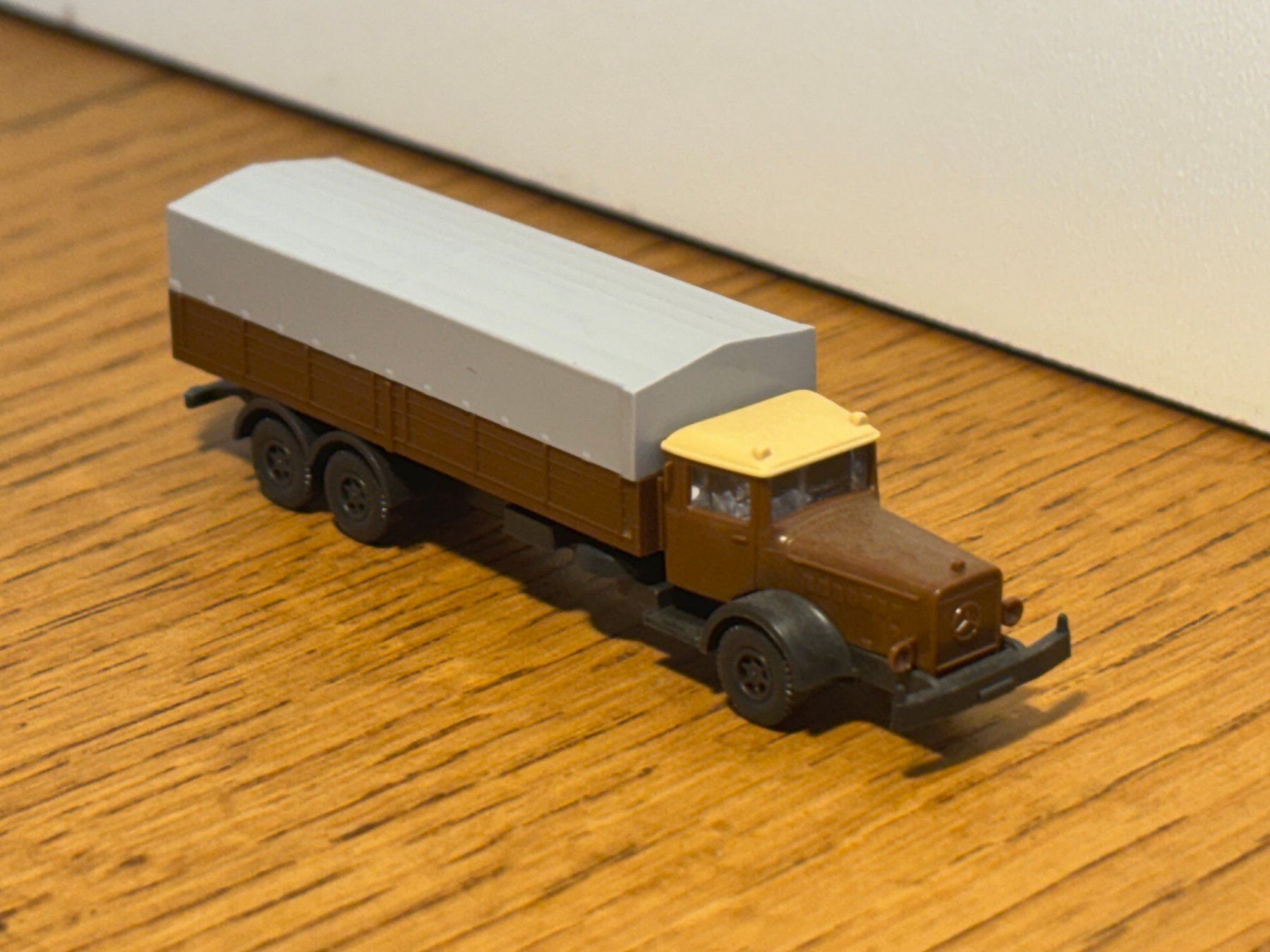Modellini di ferrovie: M1414: Oldtimer Lastwagen (Spur N) – Usato da Birsfelden venduto da Birs_25