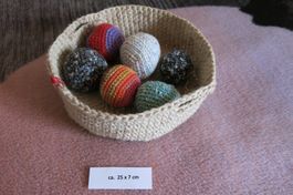 rundes Körbchen mit zwei Henkel gehäkelt /ca 25x7cm