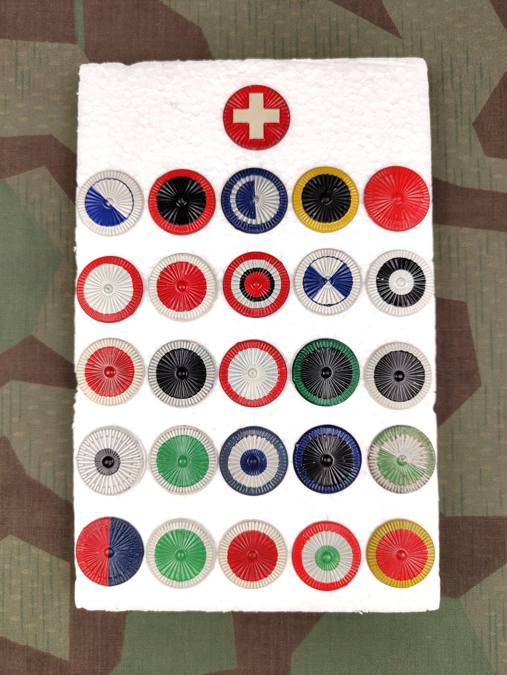 Schweizer Armee Placchette & Badge: Kokarden zu Tschako Ord. 1898 Set – Usato da Bauma venduto da SwissMilitaria