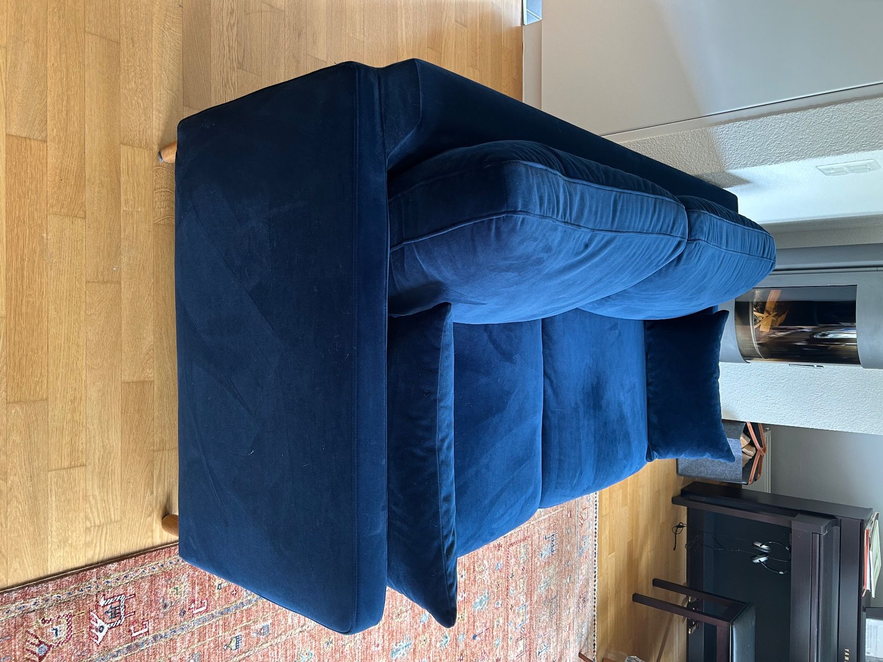 Maisons du monde Sofas: Canapé-lit en velours bleu nuit – Gebraucht aus Zürich von Kavaga 5
