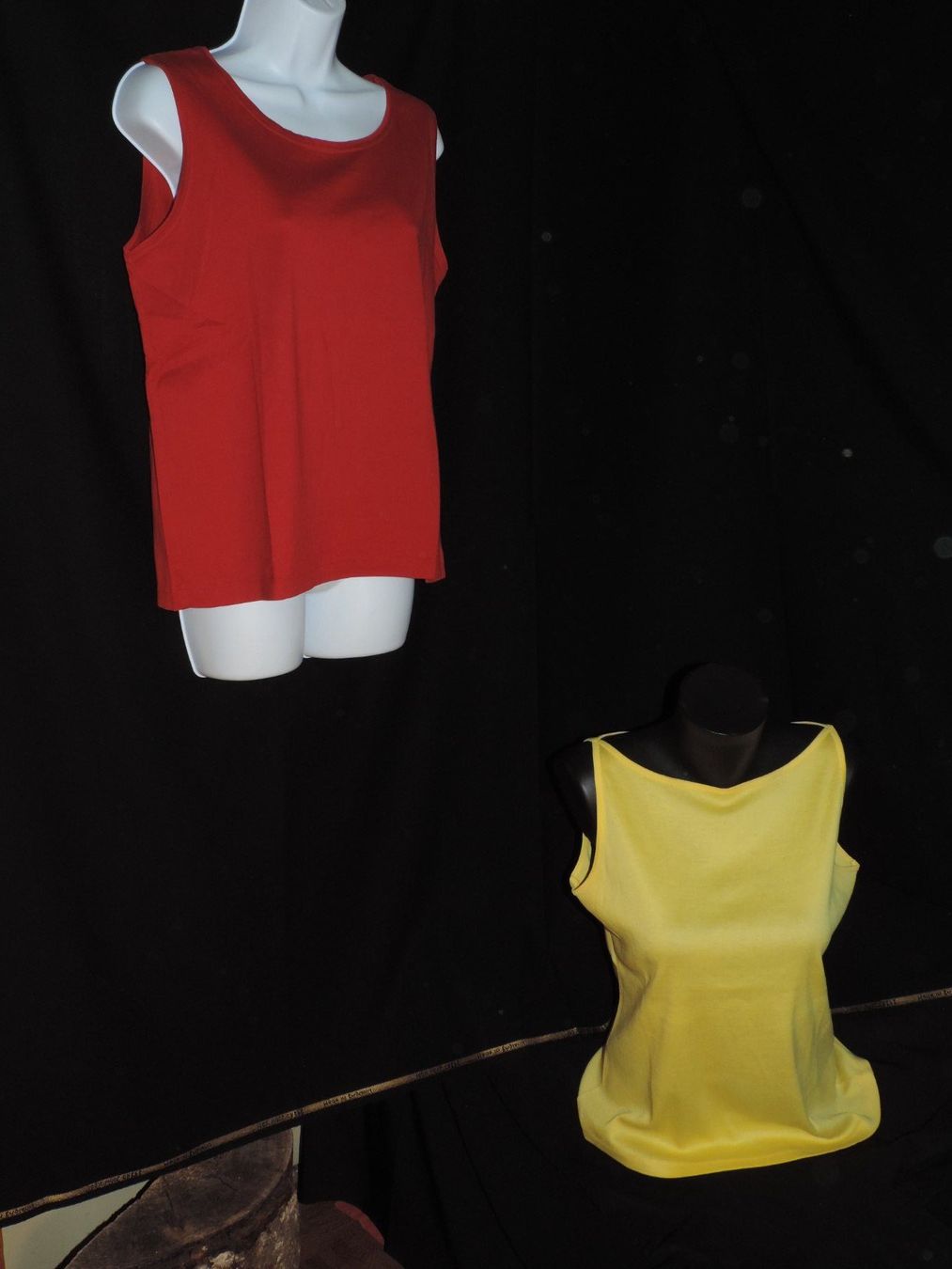 Lotti di vestiti: 2 débardeurs jaune rouge coton – Usato da Genève venduto da Axelle333 4
