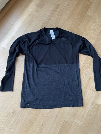 KIPRUN RUNNING TEE BRAND NEW XL FIT AS LARGE