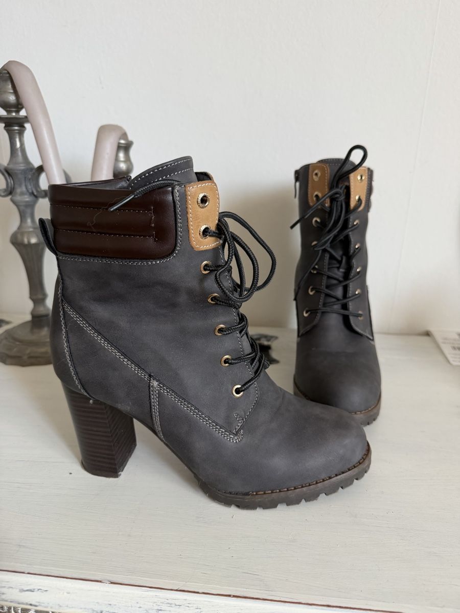 Scarpe da donna: Bottines à talons peu portées T39 – Nuovo (secondo la descrizione) da Dombresson venduto da feline_ne 1