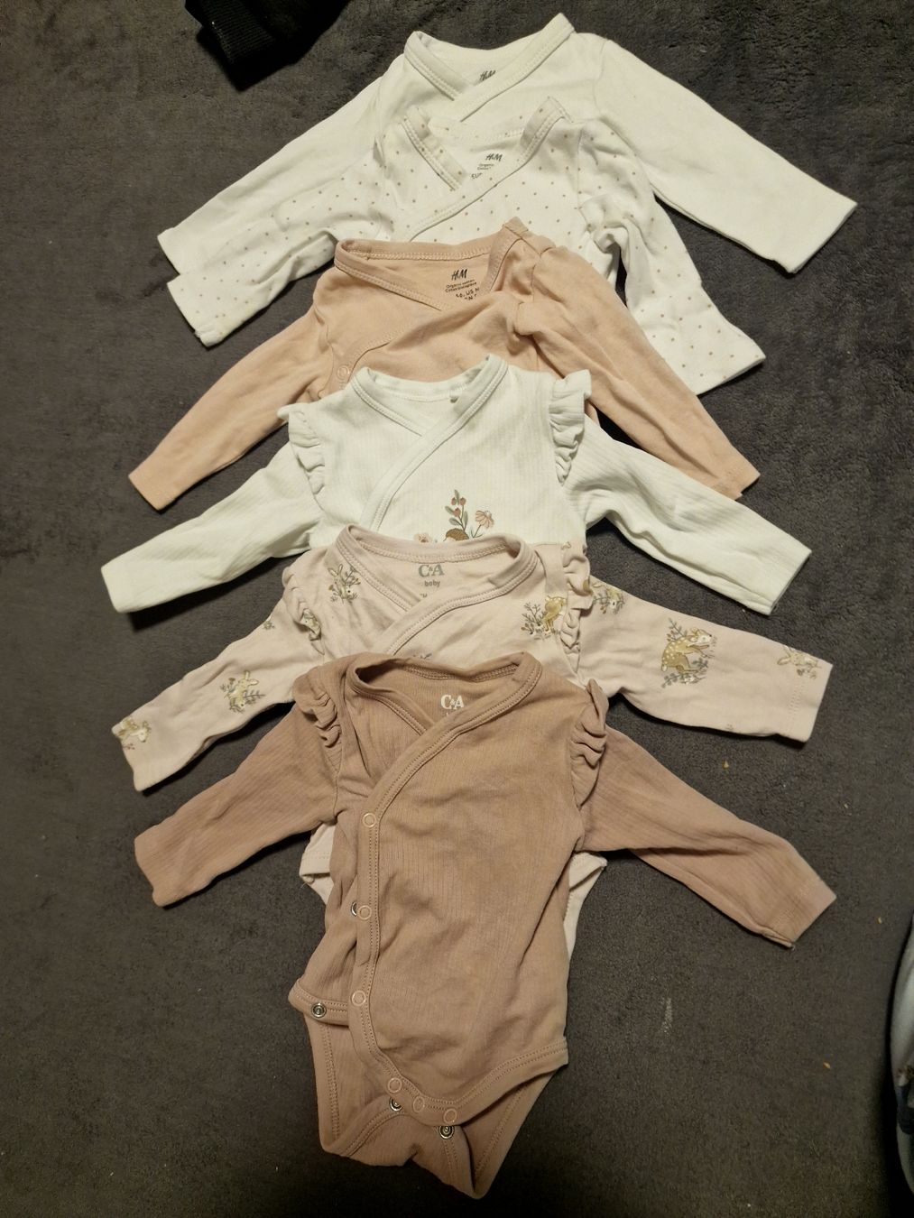 H&M Lotti & Set di vestiti: Bodys in Grösse 56 H&M – Usato da Schliern b. Köniz venduto da Jemy94