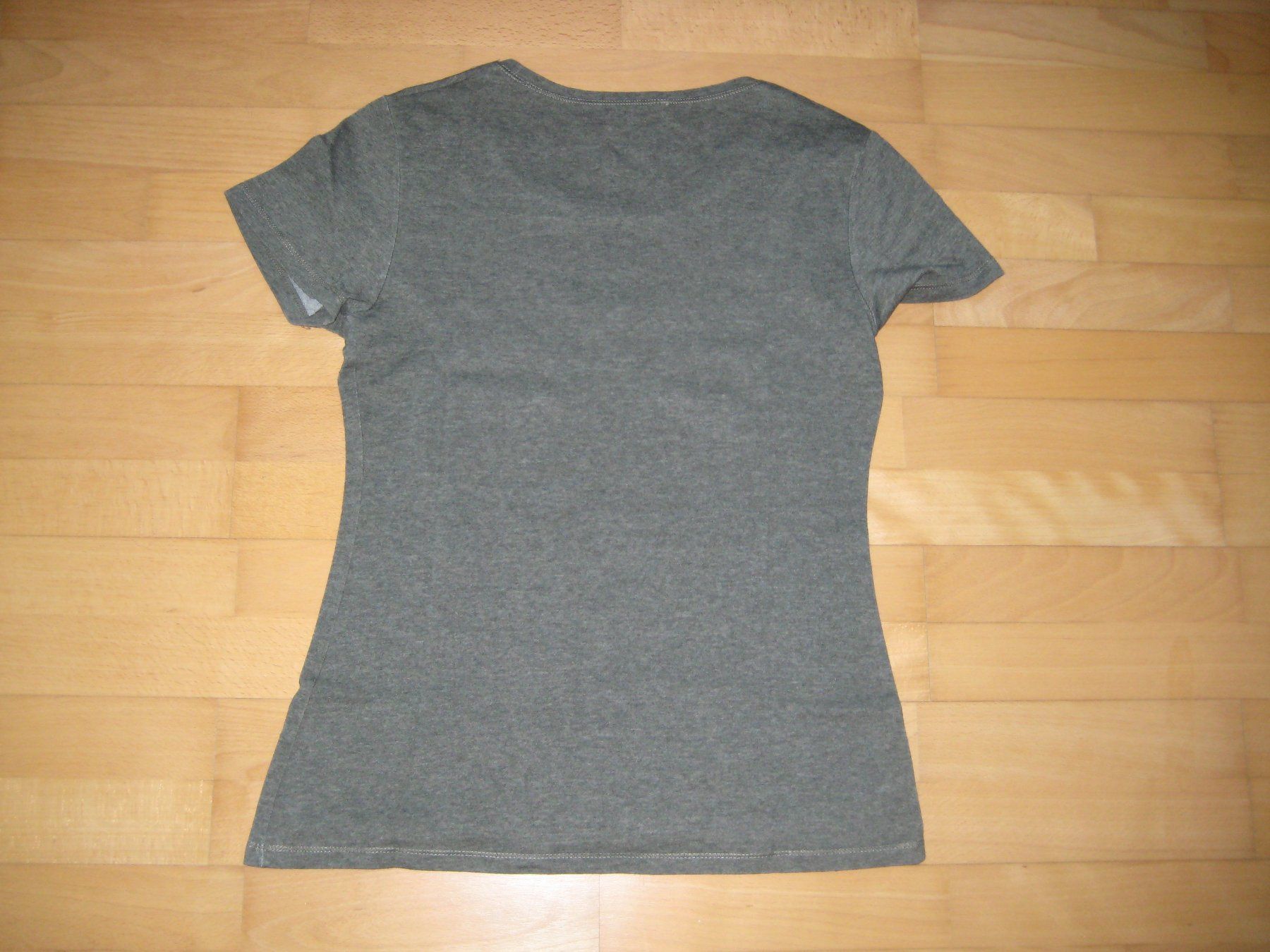 Camicette, T-shirt & Top: Tshirt olive Grösse M – Usato da Dietlikon venduto da kue_6cd5 1