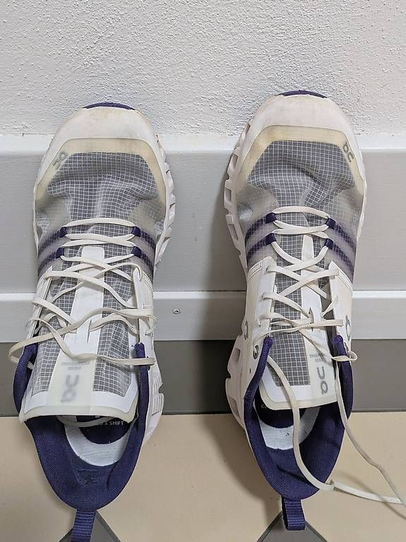 Herrenschuhe: original ON Sneaker (Gr. 44) – Gebraucht aus Bern von MrBeelzedude 1