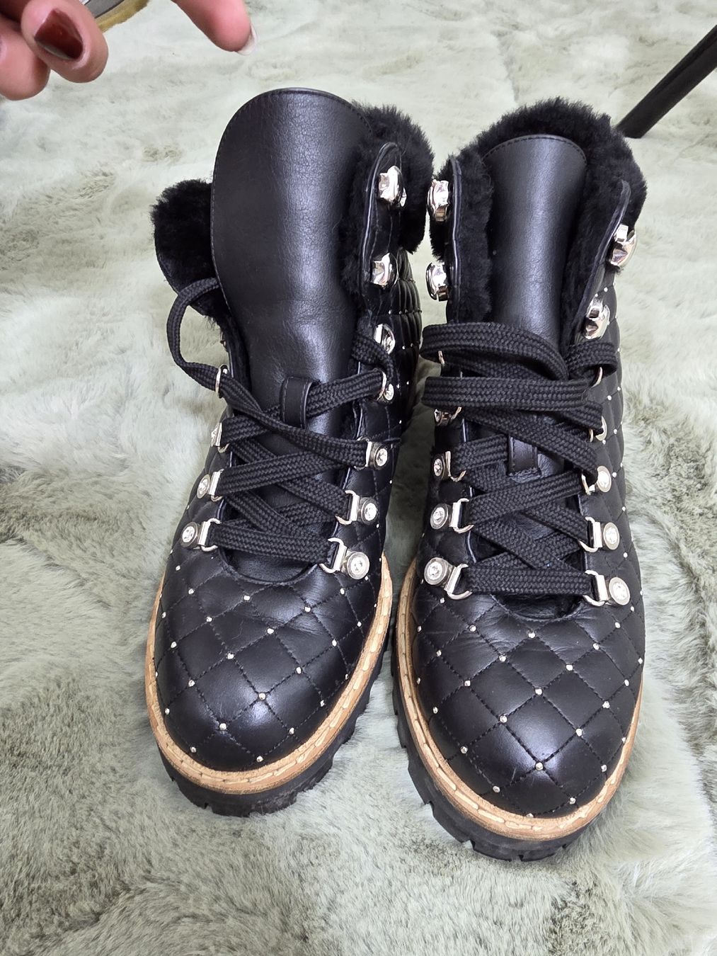 Damenschuhe: Lesilla Boots Black Leather Studded Fur Lined Size 37 – Neu (gemäss Beschreibung) aus Brüttisellen von par_8zbj 1
