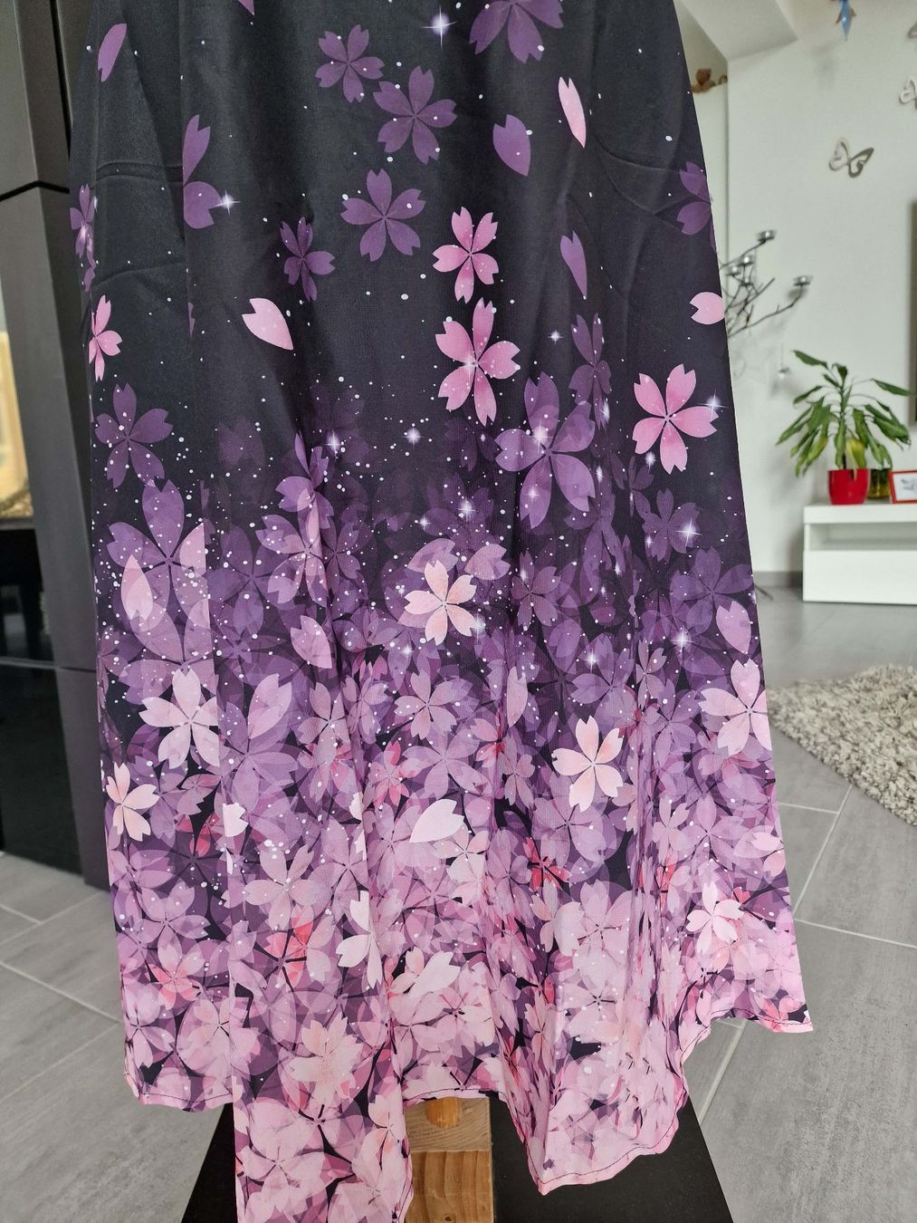 Kleider: Elegantes Kleid mit Blumenmuster NEU – Neu (gemäss Beschreibung) aus Wil  AG von Kfloh 1