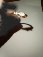 Ring mit synt.Opal goldfarben 