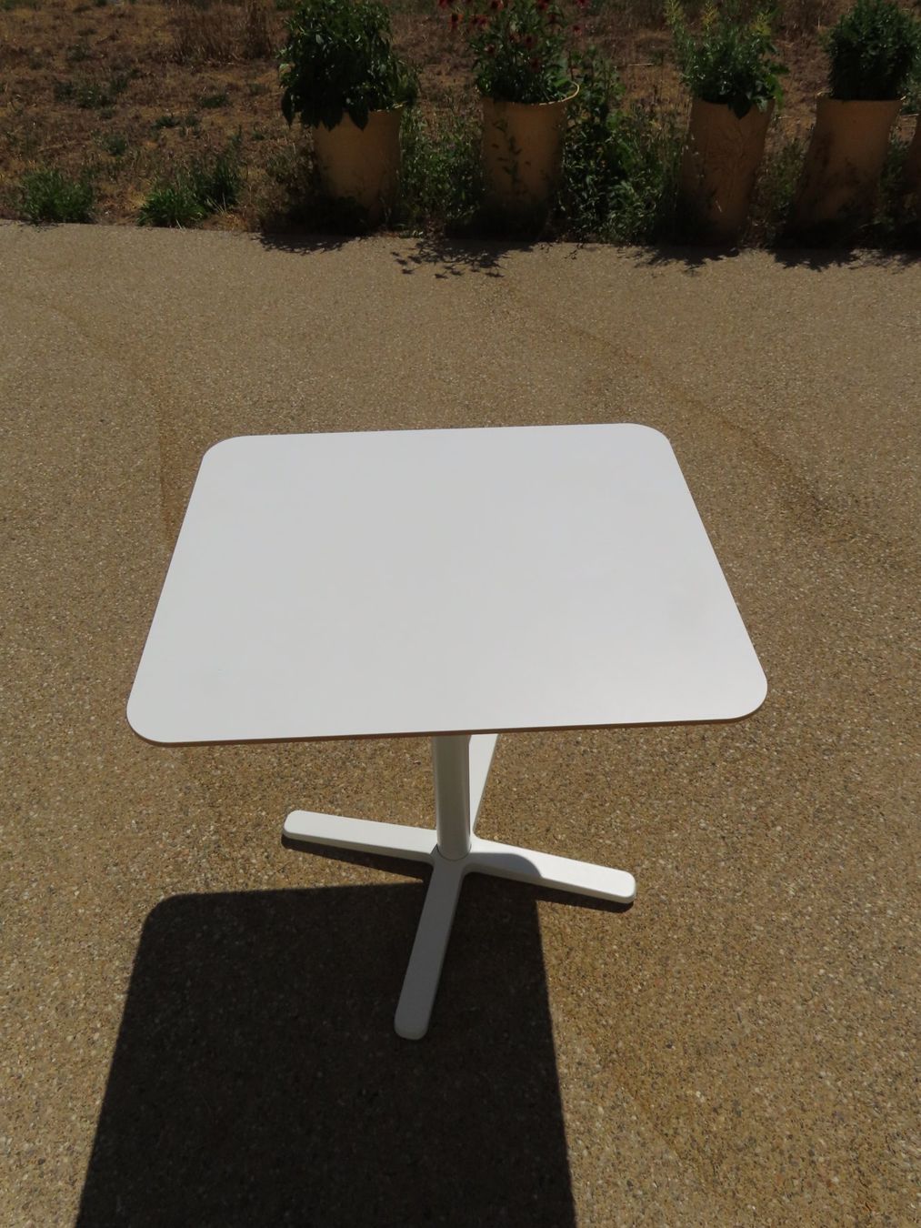 Ikea Tables: Ikea Billsta Tisch  weiss – D'occasion à Reinach BL par WBZ-Flohmarkt 3