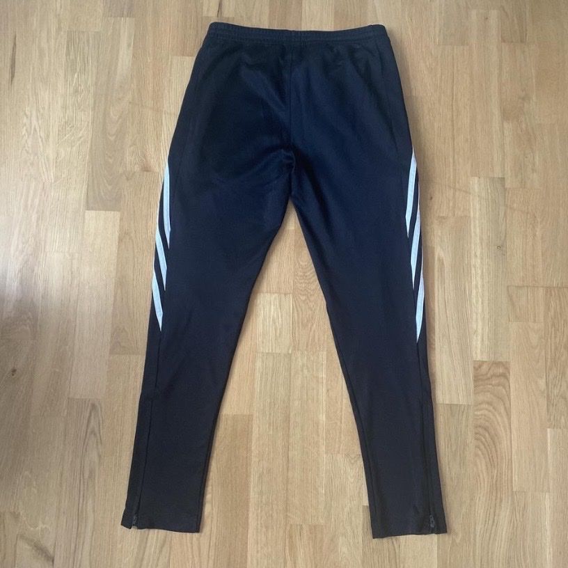 Adidas Pantalons: Adidas Trainerhosen – D'occasion à Dotzigen par MichelleW00 1