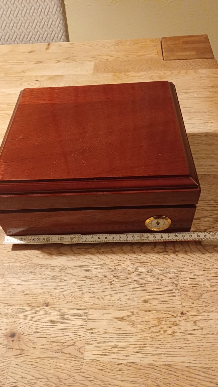 Humidore: Schöner Humidor mit Zubehör – Gebraucht aus Flawil von Naphtali 4