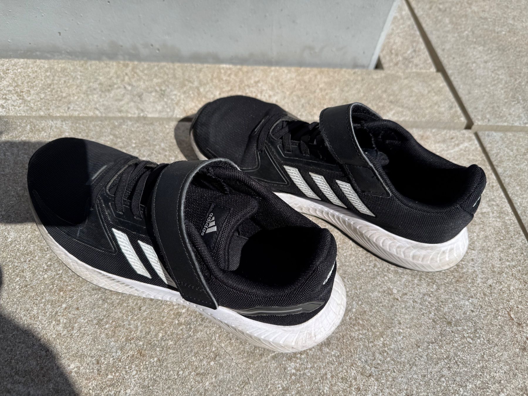 Adidas Scarpe da uomo: Sneaker Adidas Grösse 37 1/3 – Usato da Zuckenriet venduto da Simba99