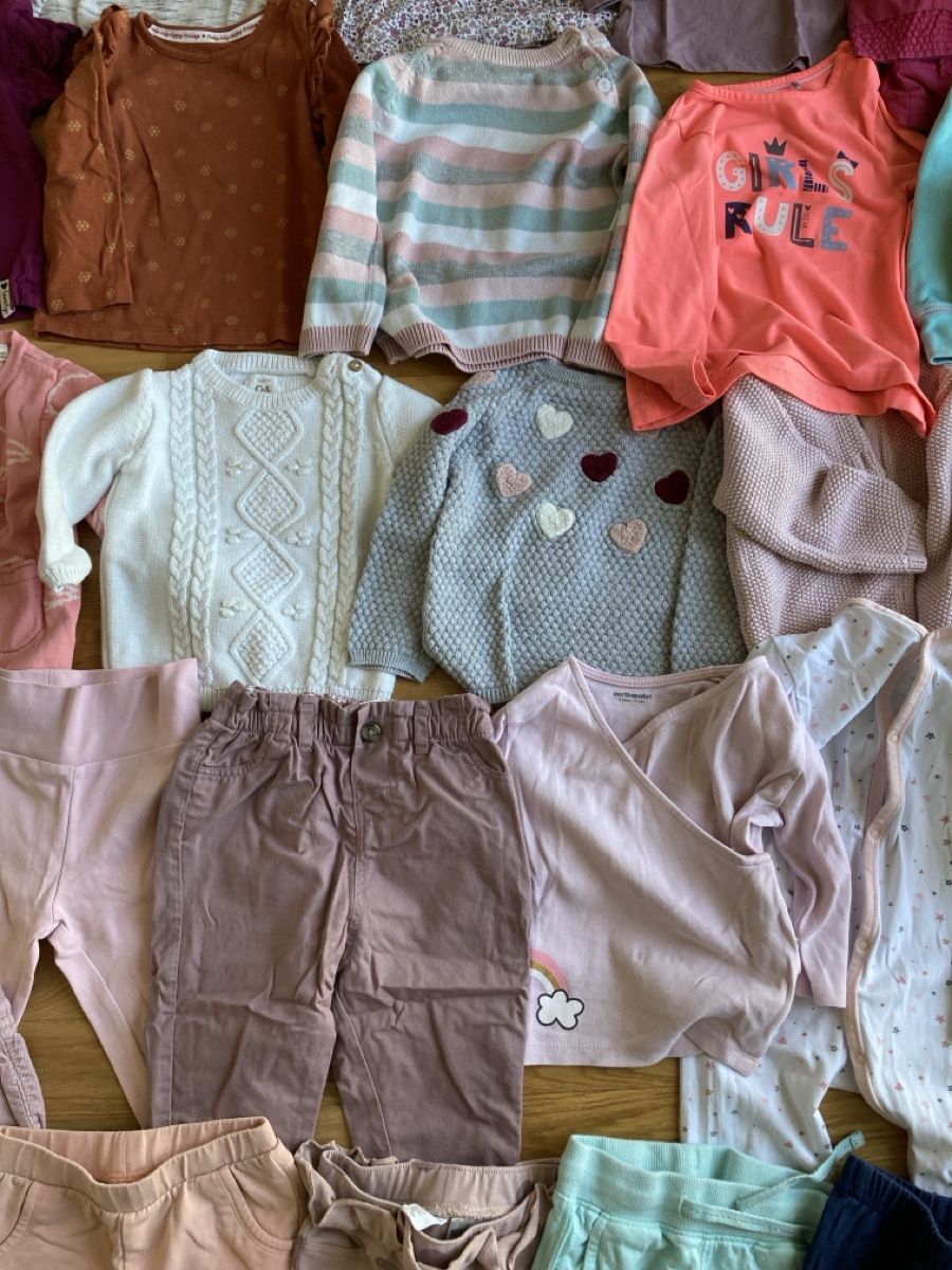 Lotti & Set di vestiti: Mädchen Kleiderpaket Grösse 74/80 Herbst/Winter – Usato da Staad SG venduto da gab_7dr9 5