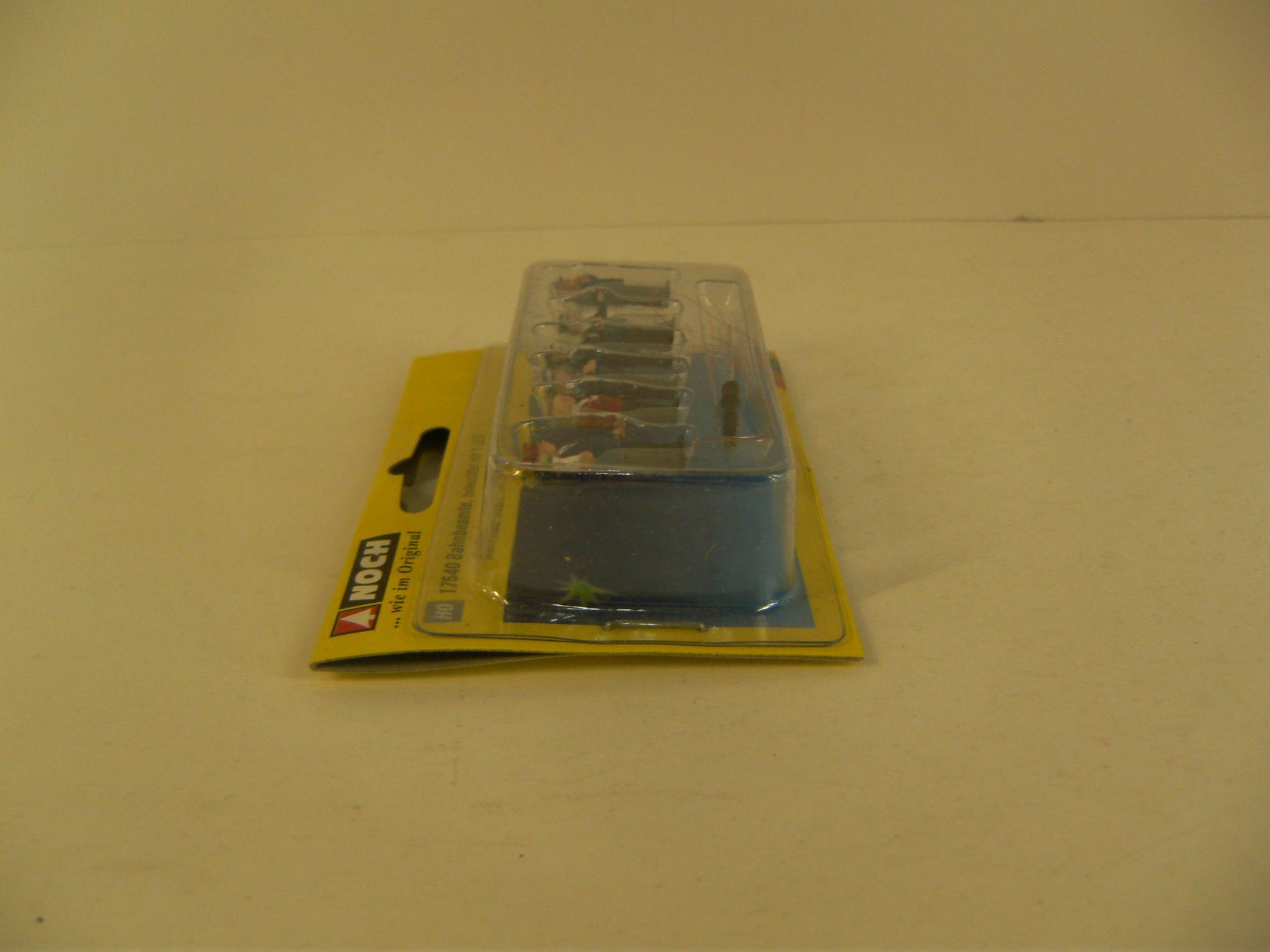 Noch Modellini di ferrovie: Noch H0 17540 Bahnbeamte, beleuchtet mit 1 LED – Nuovo e nell'imballaggio originale da Rodersdorf venduto da Joerg11 1