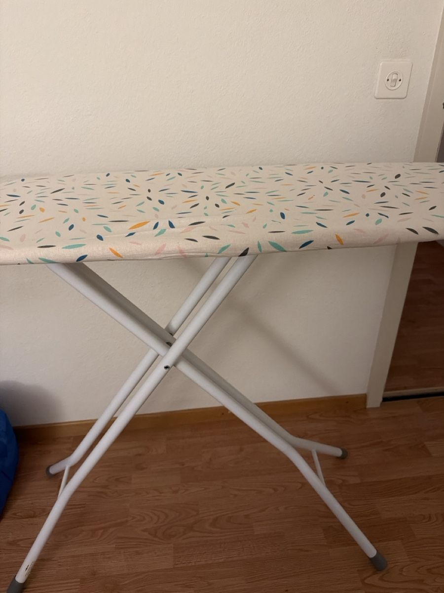 Migros Bügelbretter: Ironing Board - sturdy, compact and ready to use! – Neu (gemäss Beschreibung) aus Zürich von smanaswi 1