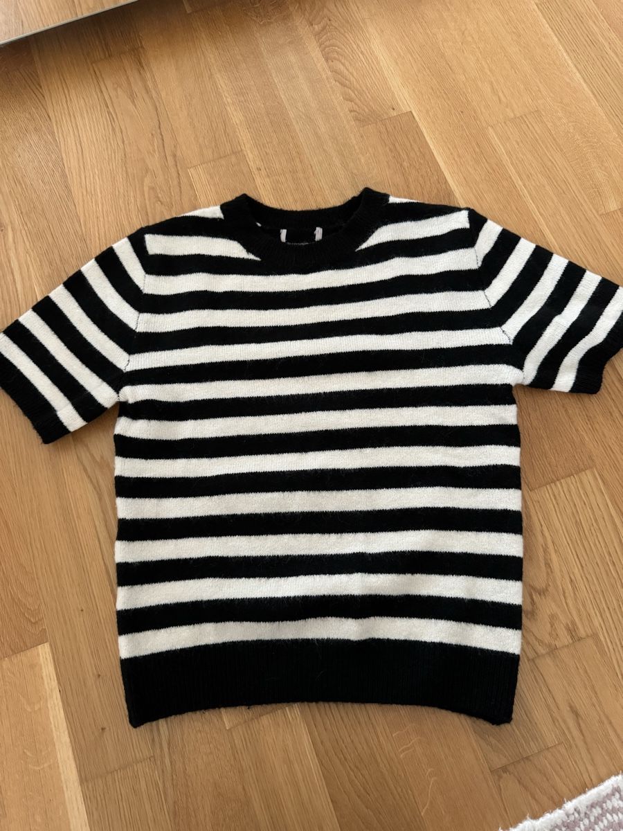 H&M Maglioni & Felpe: Schwarzer & Weisser Kurzarm-Pullover Gr. XS – Nuovo (secondo la descrizione) da Beringen venduto da ste_bh8w
