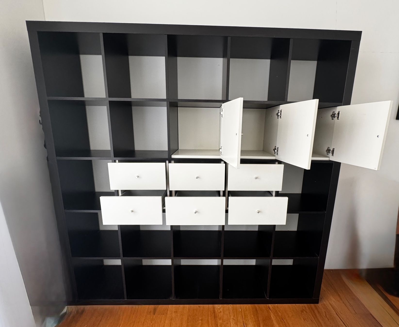 Ikea Regale: Kallax Gestell, schwarz/weiss – Gebraucht aus Menzingen von Dusty14 1