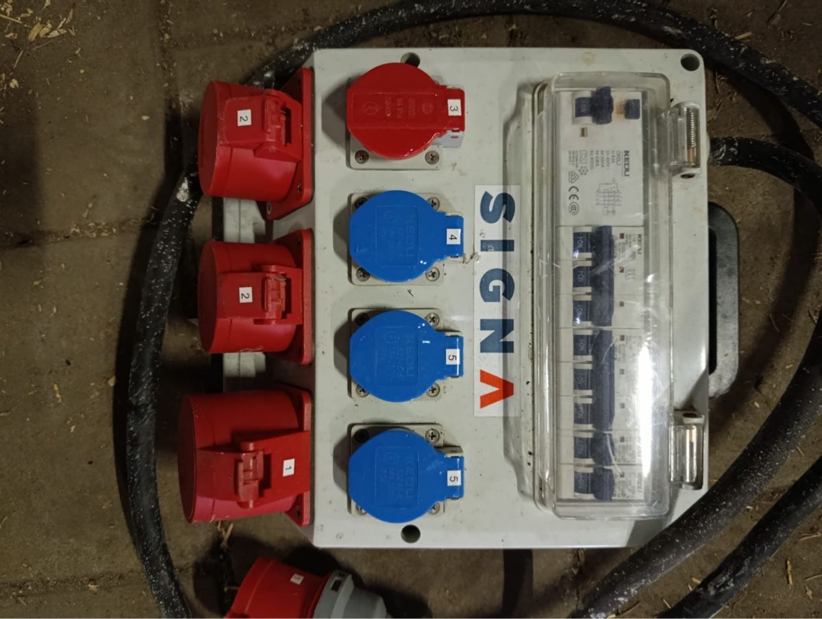 Elektrotechnik: Stromverteiler Signa – Gebraucht aus Biel/Bienne von Husseinsheikho 1