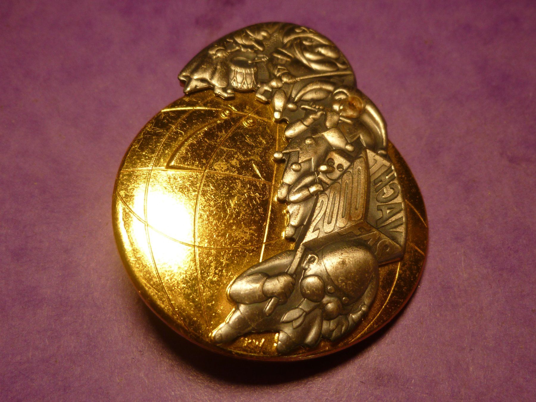 Plaketten & Abzeichen: BASEL 2000 GOLD – Gebraucht aus Ried (Muotathal) von Mandarin02