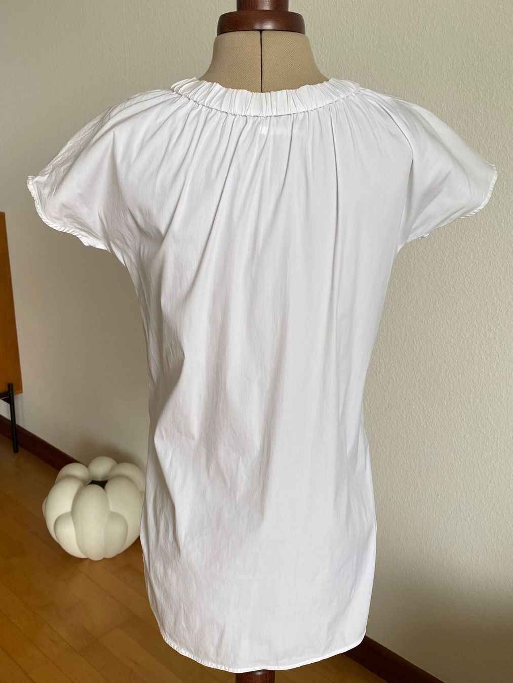 Cos Camicette: Blouse blanche COS – Usato da Basel venduto da Maria-Alexa 2