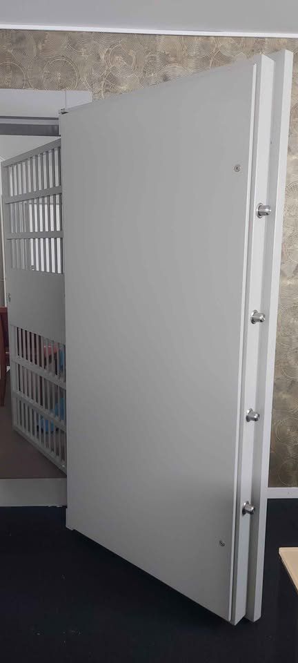 Portes: Porte blindée de haute sécurité – D'occasion à Genève par lma_2wt7 1