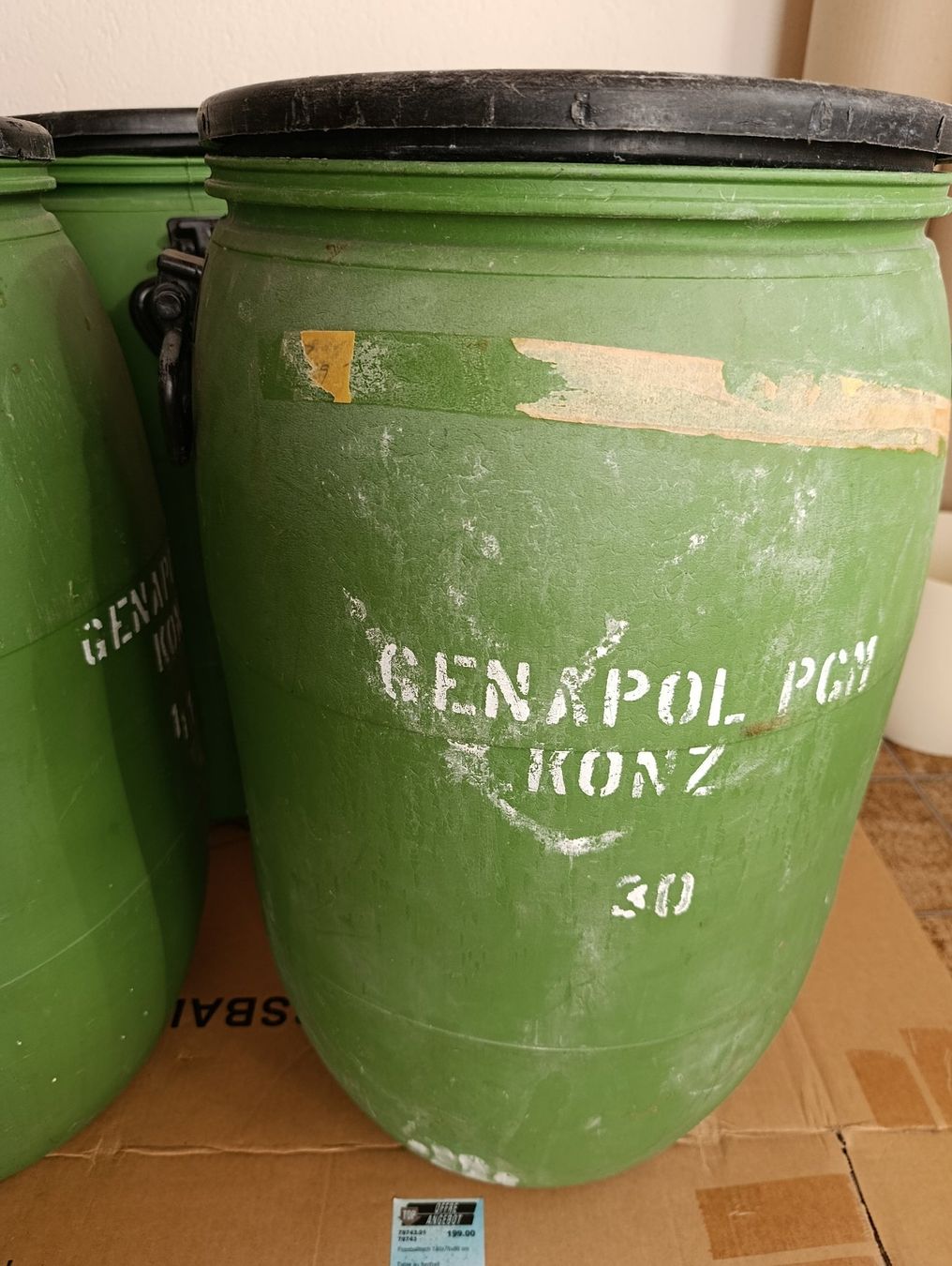 Accessori: Retro-Industrie-Kunststofffässer grün – Usato da Olten venduto da Astrith 3