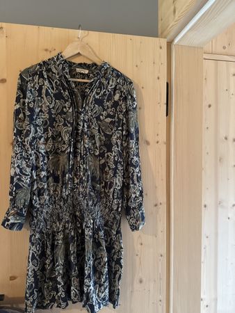 Caroll Kleid mit Muster, Grösse 38, ideal für den Herbst!