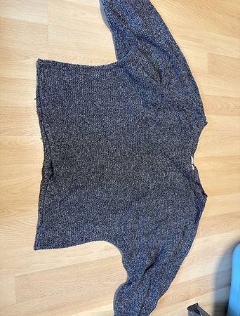 Grau melierter Pullover