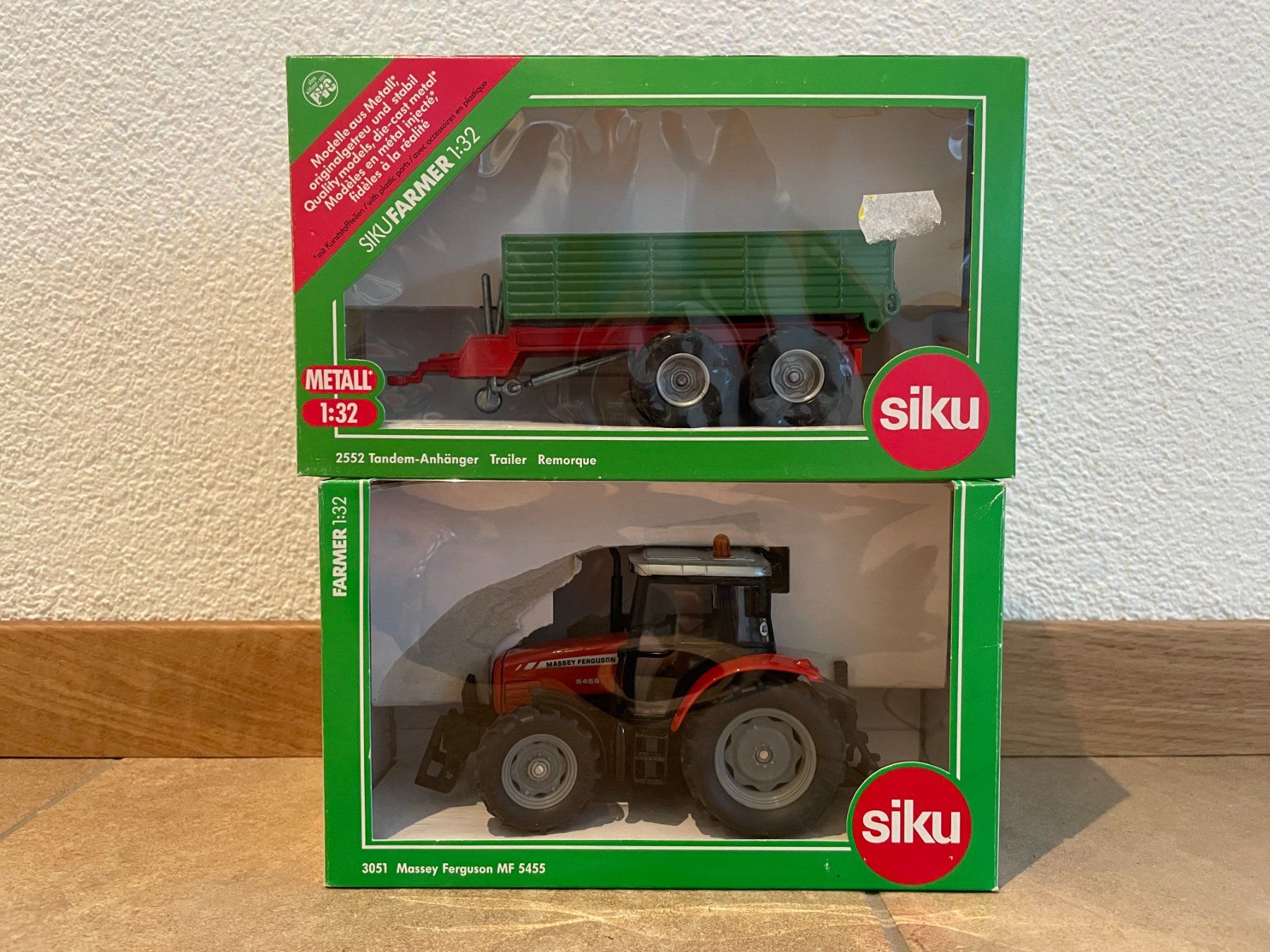 Massey Ferguson Traktoren: SIKU Massey Ferguson 5455 mit Kipper – Neu und originalverpackt aus Kreuzlingen von Stefan1150 5