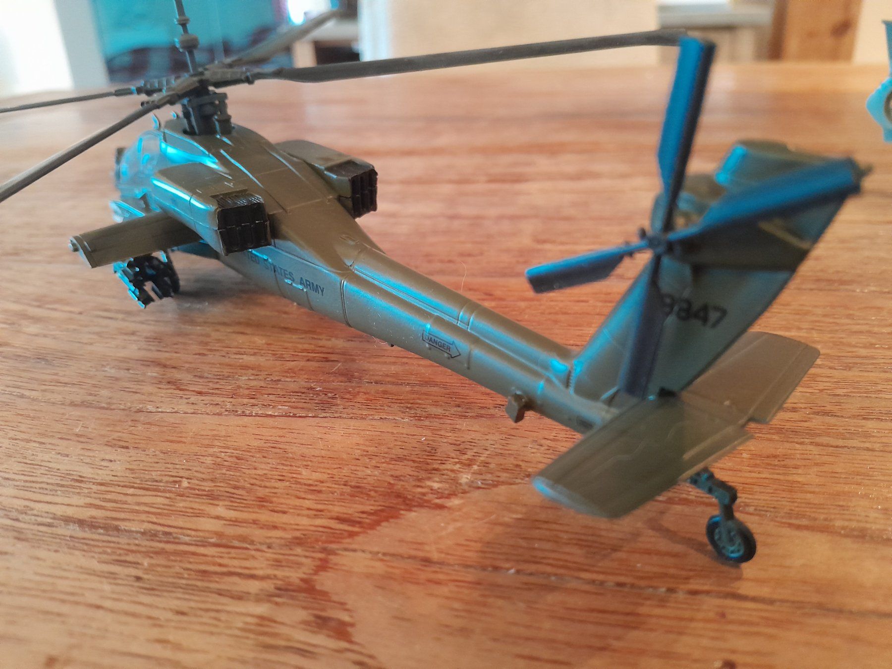 Kit di modellismo & Modellini statici: Boeing AH-64D Apache Metall-Modell 1:72 – Usato da Dübendorf venduto da hed_9w2b 2