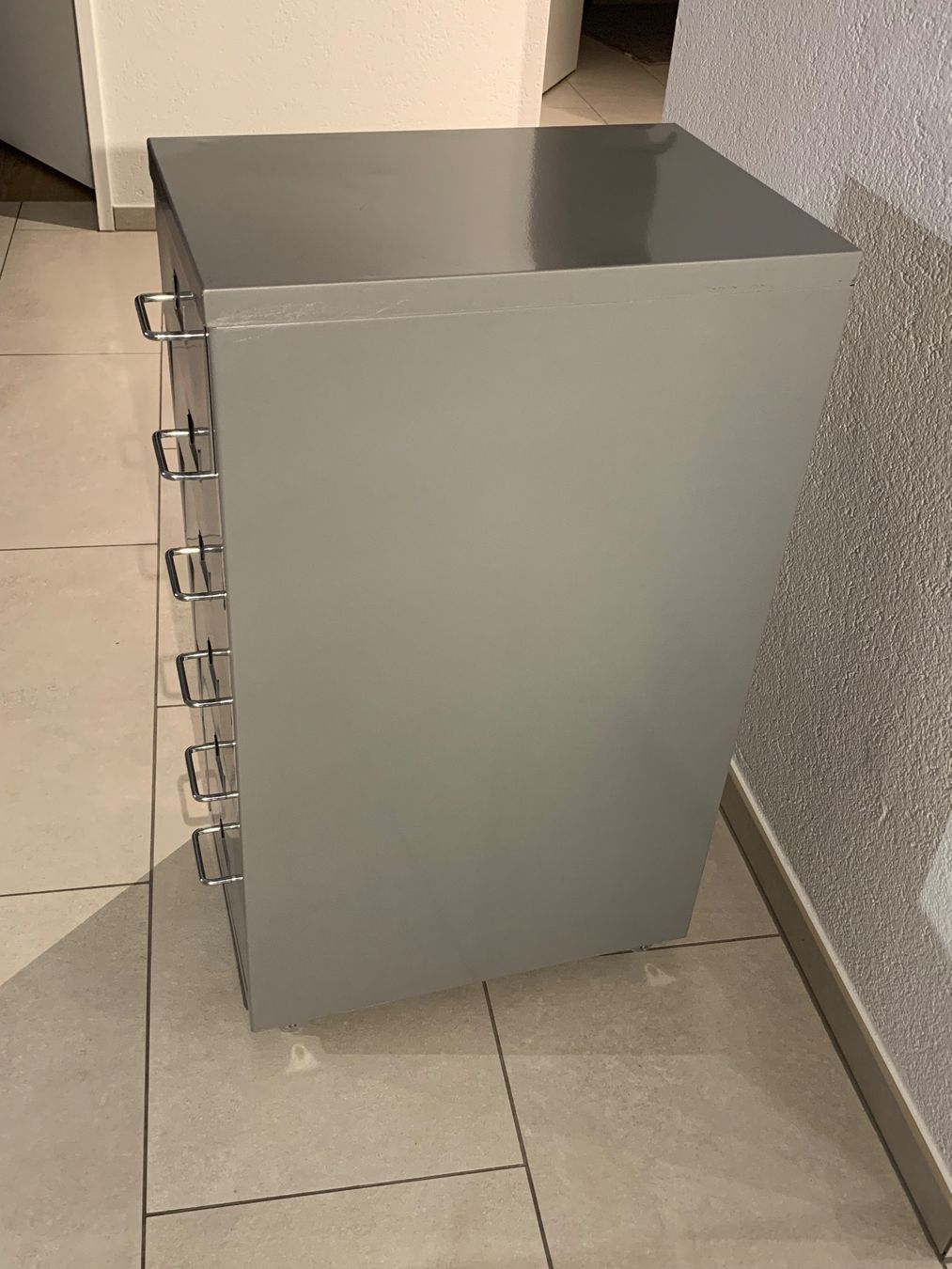 Ikea Banconi: Büromöbel - IKEA Helmer - 6 Schubladen - Grau – Usato da Jonen venduto da inf_sv67 2