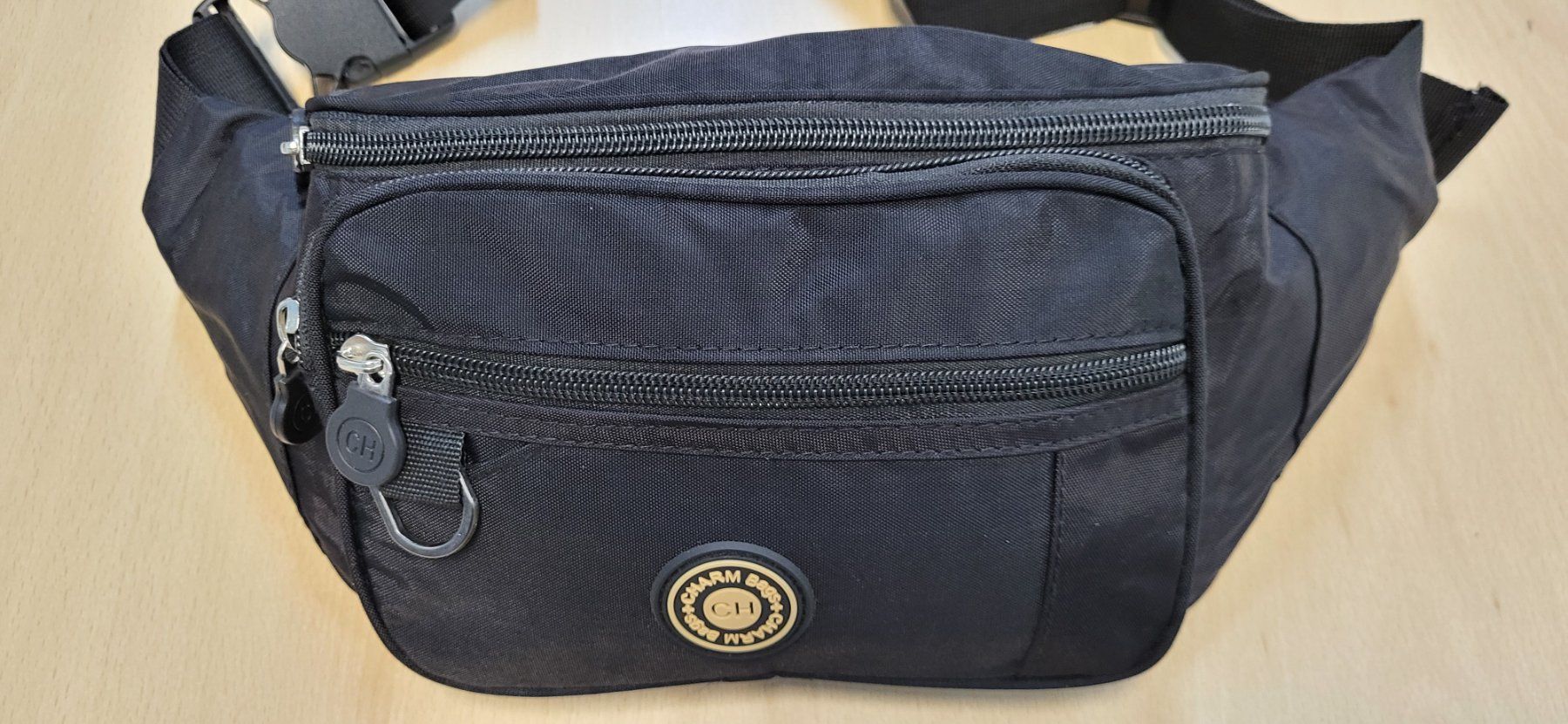 Taschen: Schwarze Bauchtasche mit 4 Fächern Neu – Neu und originalverpackt aus Figino von mayam63