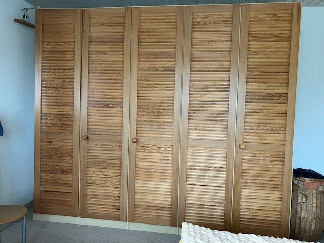 Ikea Armadi: Kleiderschrank mit 5 Türen – Usato da Thalheim venduto da essub