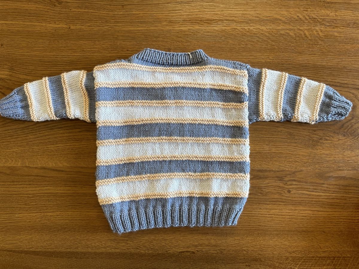 Pullover & Sweatshirts: Baby-Pullover – Neu (gemäss Beschreibung) aus Urnäsch von pas_5r9c 3